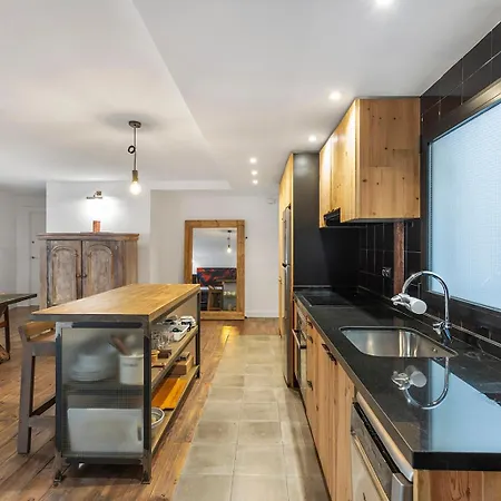 Design In Center Of With Ac