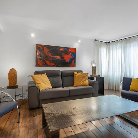 Apartment Design In Center Of With Ac *